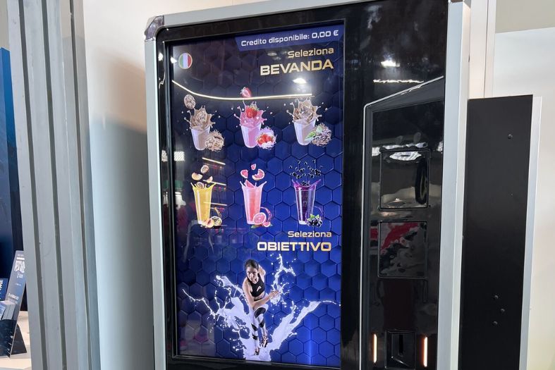 B-strong, il progetto presentato a RiminiWellness 2026 e dedicato alle bevande proteiche per ambienti fitness e stili di vita attivi.