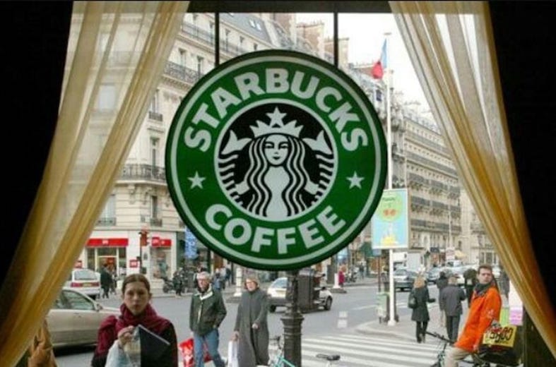 La crociata di Starbucks contro gli sprechi: si torna a versare